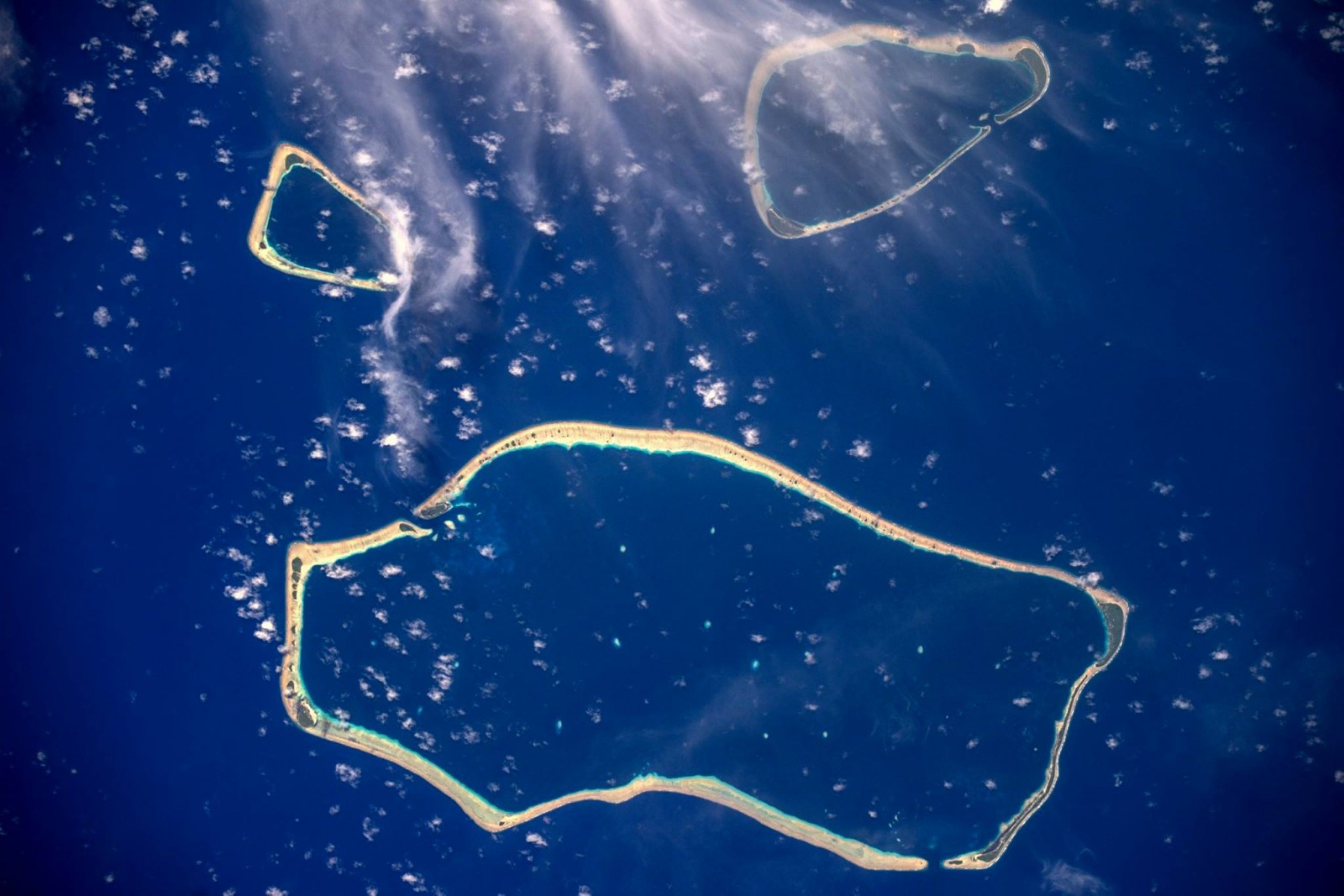 Острова Туамоту из космоса
